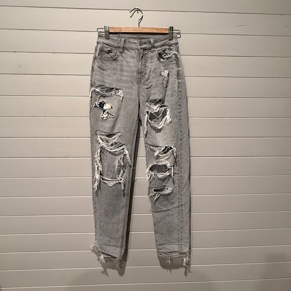 American Eagle Peanuts Snoopy Mom Jeans 0 Regular Gray Distressed Patched Denim